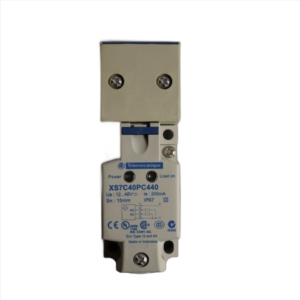 XS7C40PC440 Telemecanique Inductive Proximity Detector 12 48V