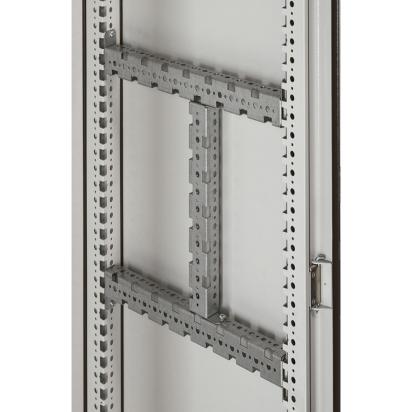 048033 Legrand Universal 2000 mm multifunctional crossbeam. They allow the construction of partial frames inside the cabinets. Provisional pre-positioning before final fixing by screws. Holes with 25mm pitch prepared for cage nuts. Made of galvanized steel. Can be upright in either width, depth or height.