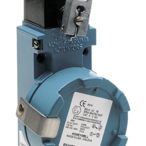 BX4M4N Honeywell LIMIT SWITCH, DPDT, ROTARY, 10A, 600VAC, LIMIT SWITCH ACTUATOR:SIDE ROTARY, CONTACT CONFIGURATION:DPDT, CONTACT CURRENT AC MAX:10A, CONTACT VOLTAGE AC MAX:600V, OPERATING FORCE MAX:0.45N-M, PRODUCT RANGE:BX SERIES ROHS COMPLIANT: YES